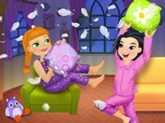 Crazy Pillow Fight Sleepover Party เกมออนไลน์