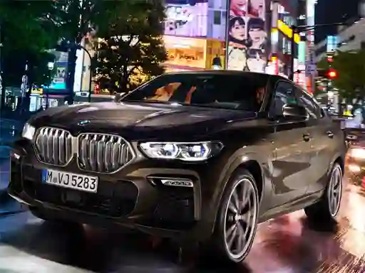Gioco BMW X6 M50I in linea