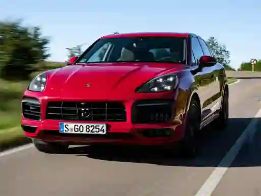 2020 Porsche Cayenne GTS  — free online game